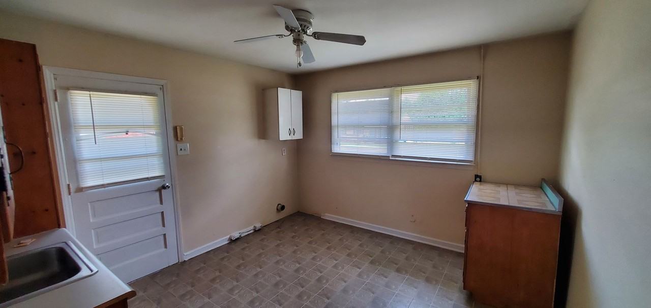 2511 Campbell St #B - Photo 3 of 7