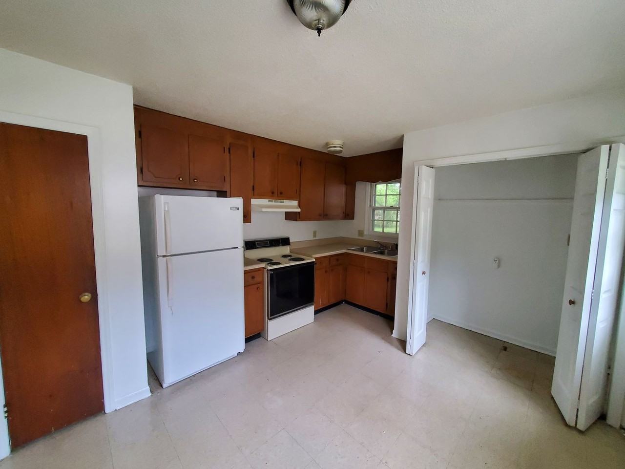 1724 Spry St - Photo 2 of 7