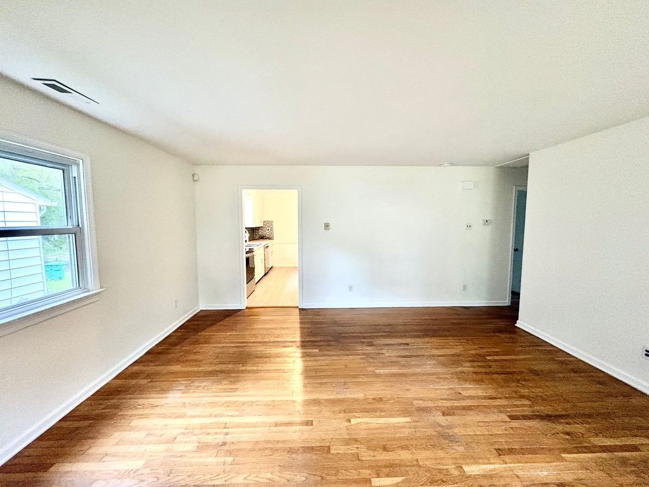 201 Bridge St - Photo 2 of 10