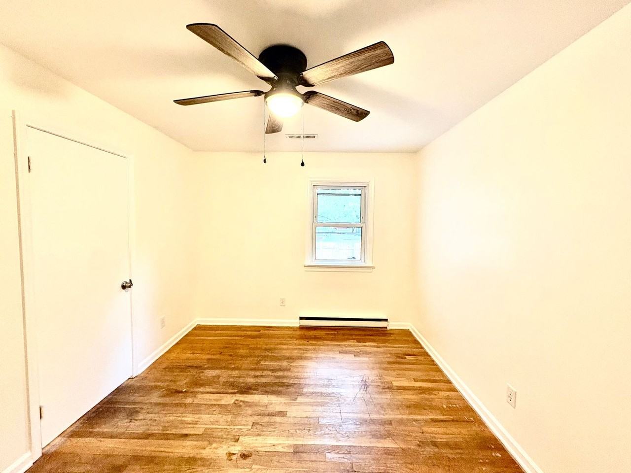 201 Bridge St - Photo 5 of 10