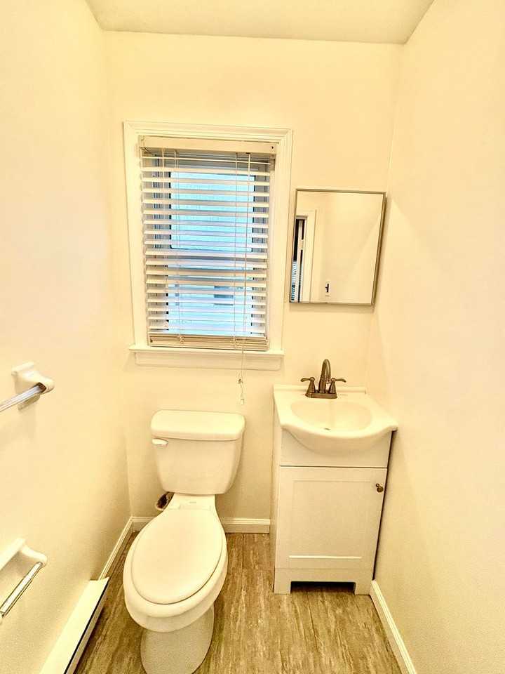 201 Bridge St - Photo 6 of 10