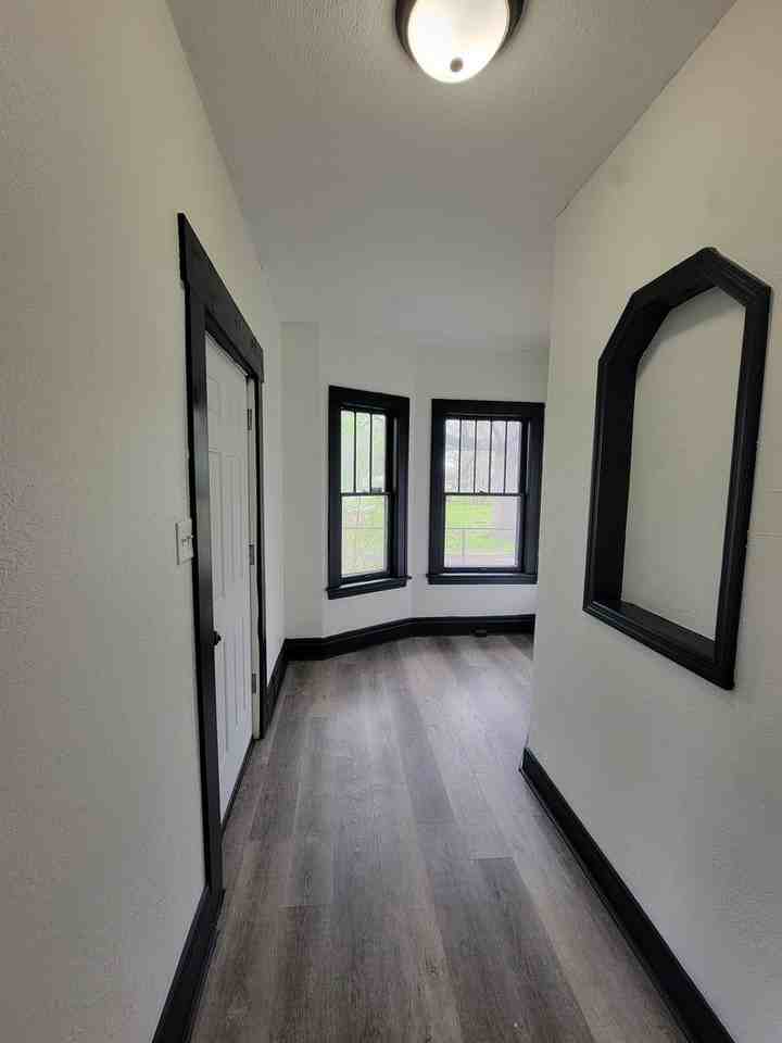 2118 Lincoln Way W - Photo 3 of 20