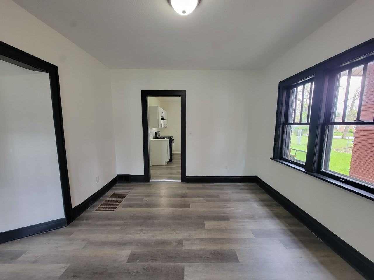 2118 Lincoln Way W - Photo 5 of 20
