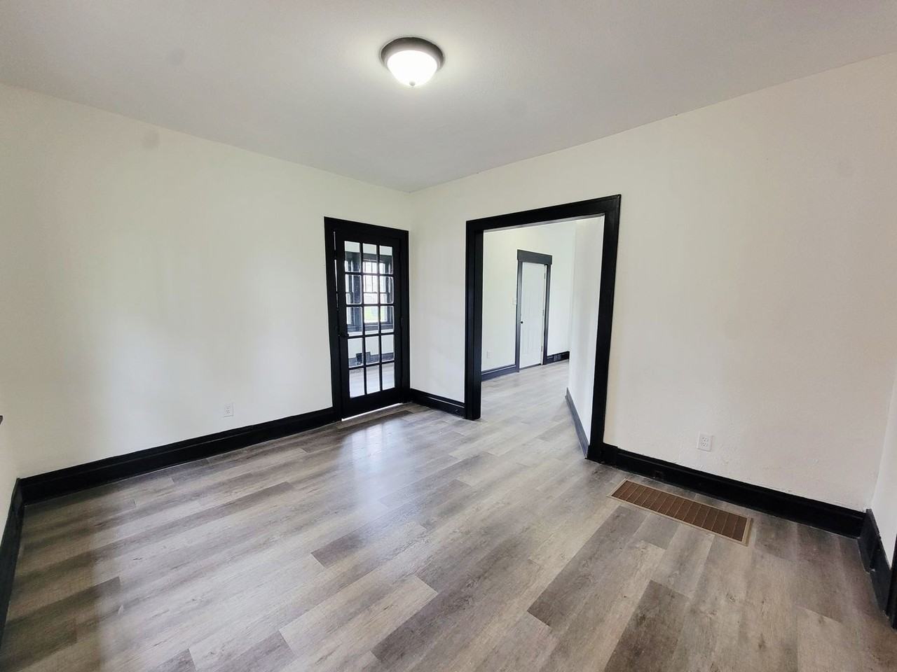 2118 Lincoln Way W - Photo 7 of 20