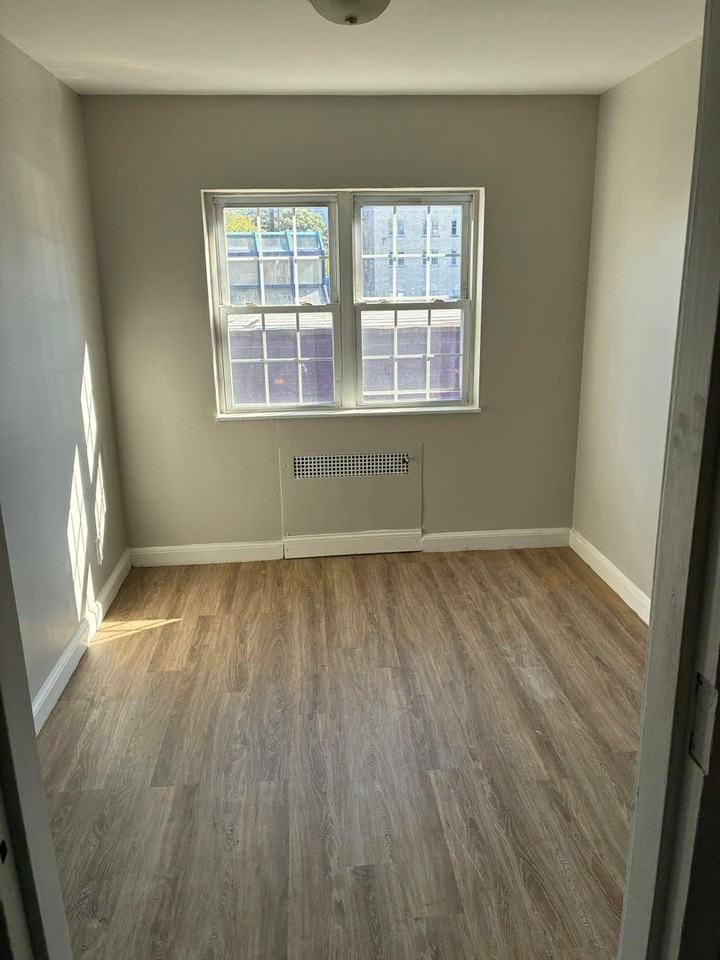 35 Niles St - Photo 6 of 9