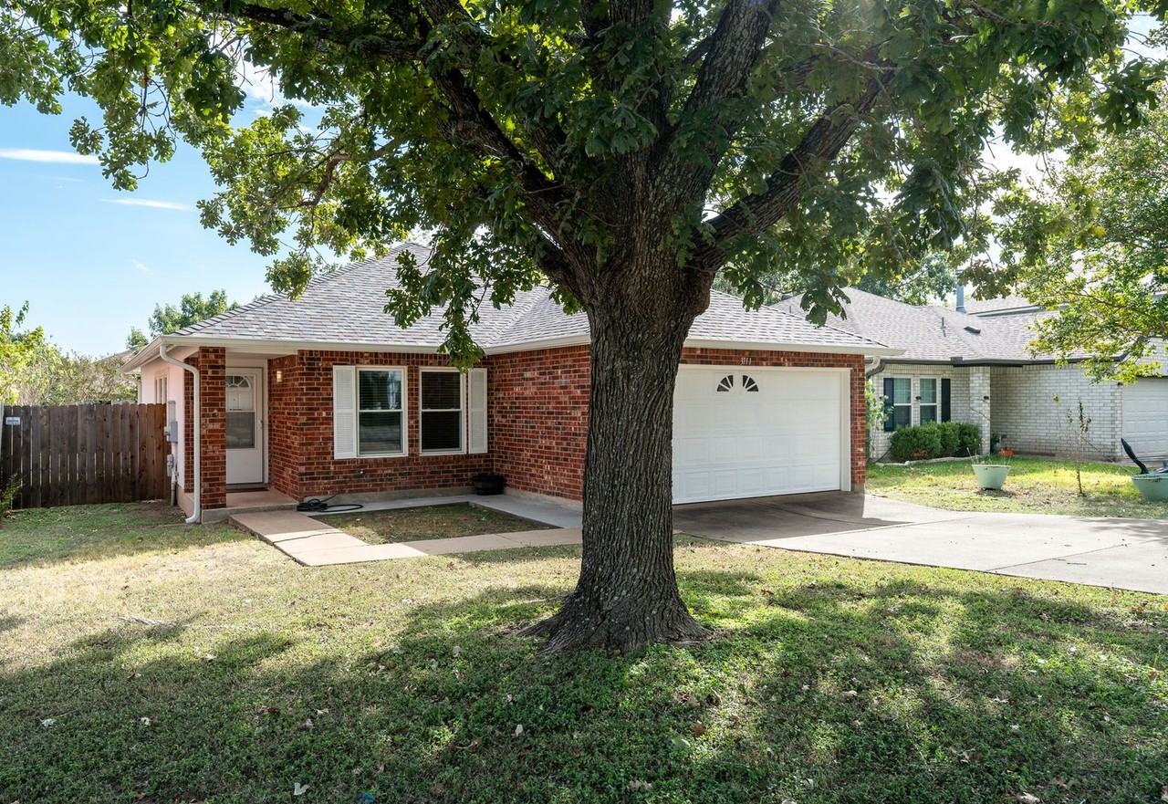 3111 Hailey Ln - Photo 3 of 16