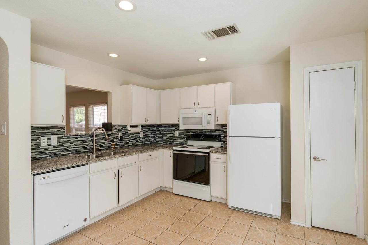3111 Hailey Ln - Photo 6 of 16