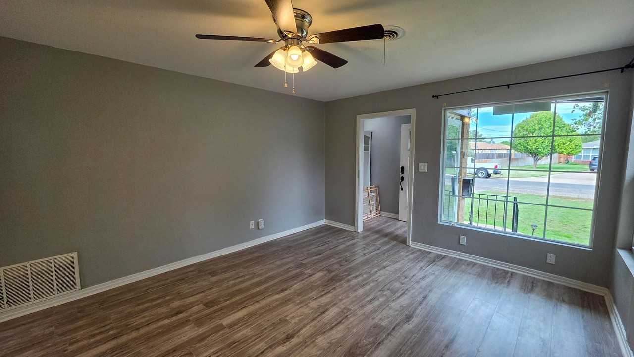5123 Lawrence Blvd - Photo 5 of 30
