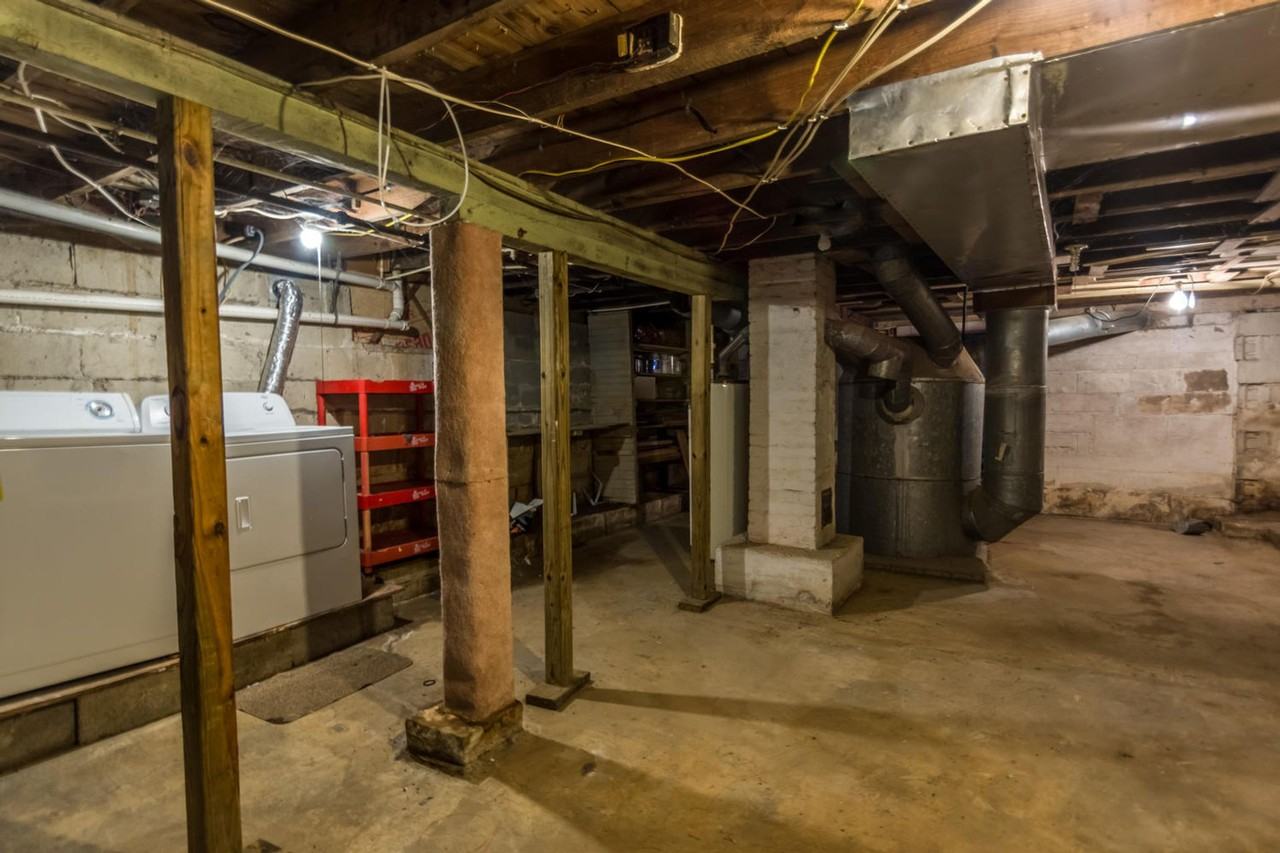 121 S Clark St - Photo 7 of 40