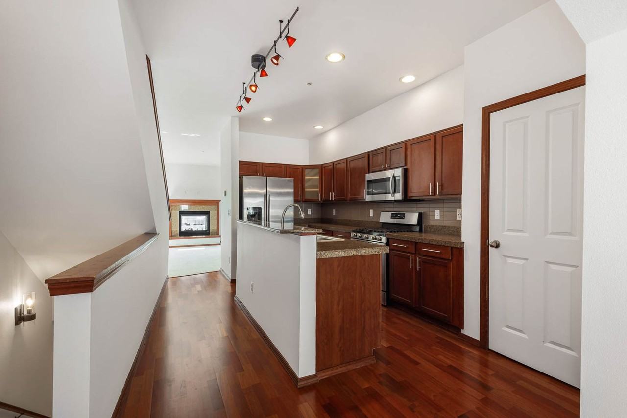 1056 215th Pl Se - Photo 5 of 19