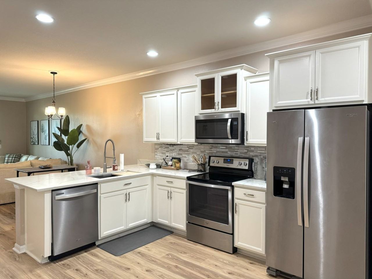 9245 Hillcroft Dr - Photo 2 of 24