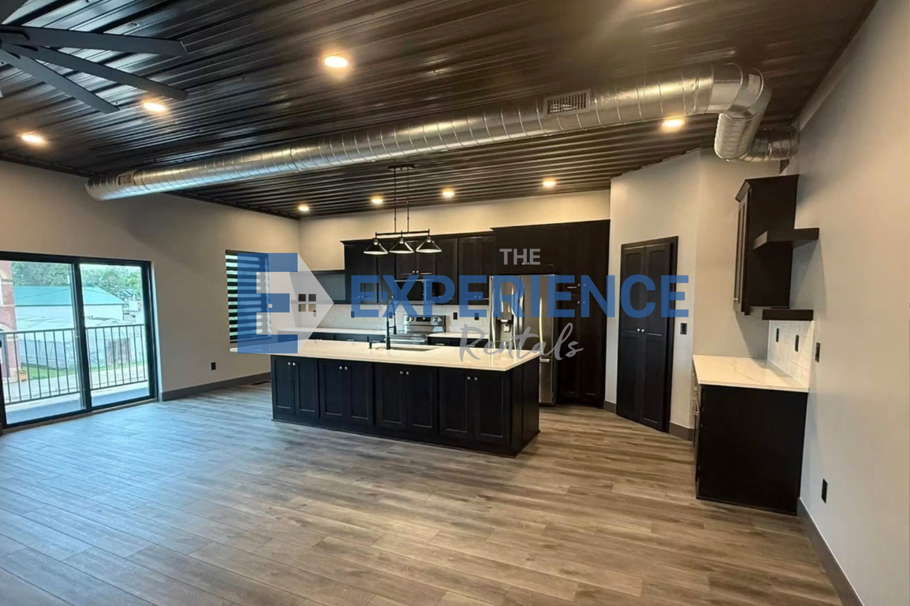 624 Broadway St - Photo 2 of 20