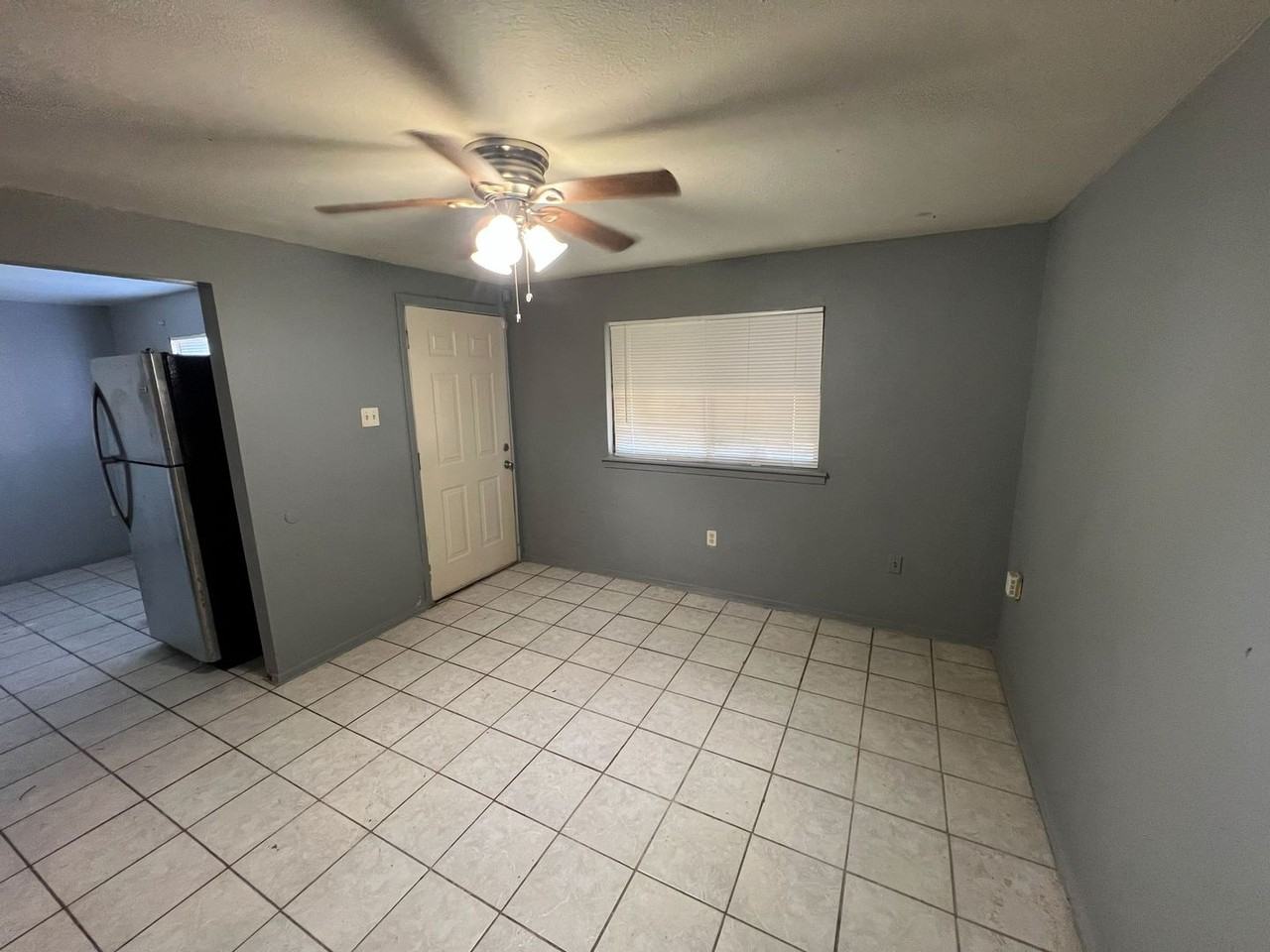 7048 Poinsettia Dr - Photo 4 of 21
