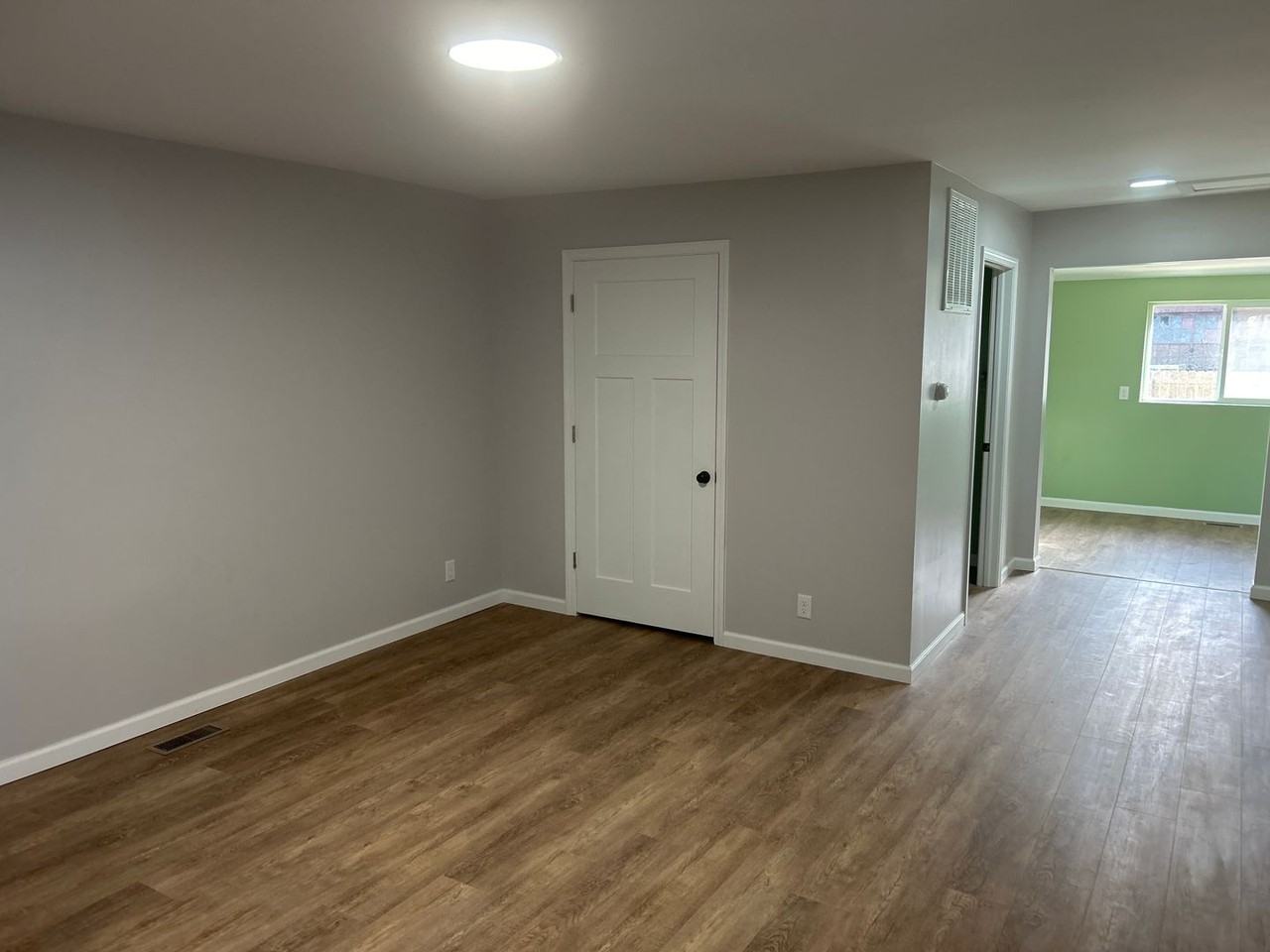 405 S Main St - Photo 2 of 11
