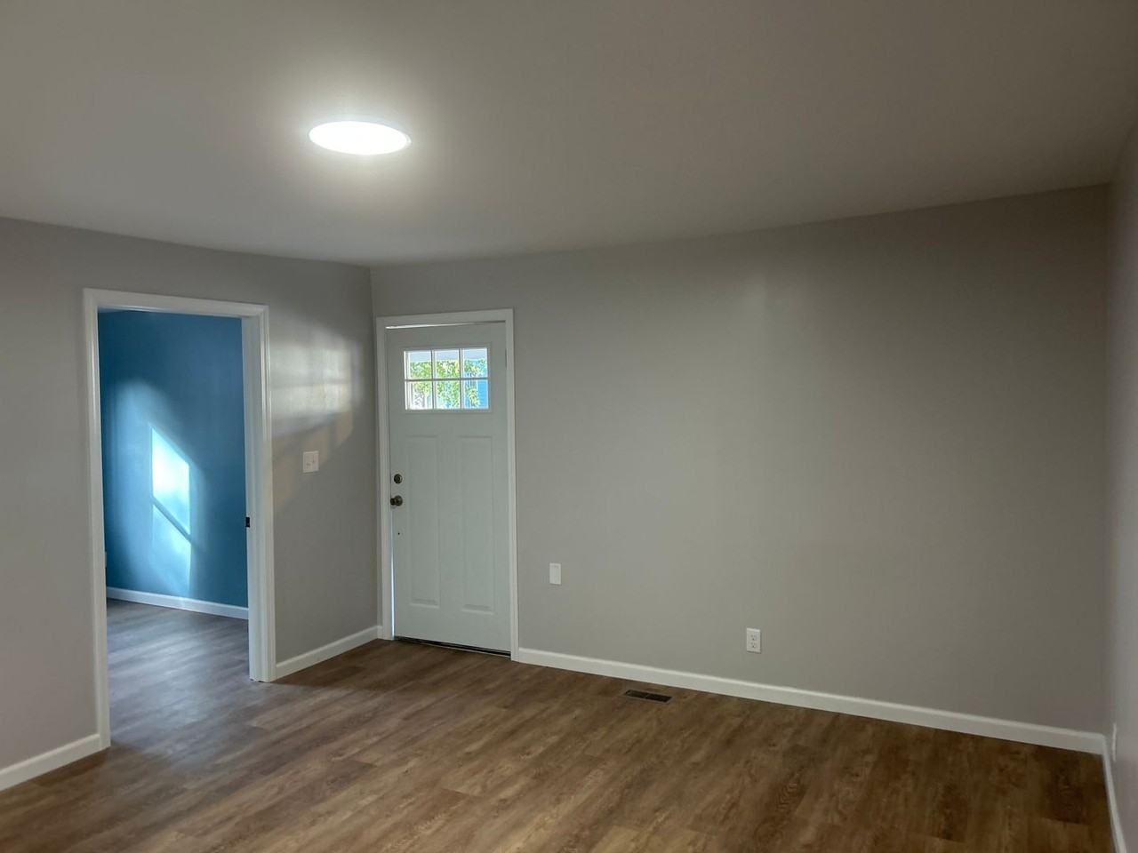405 S Main St - Photo 3 of 11
