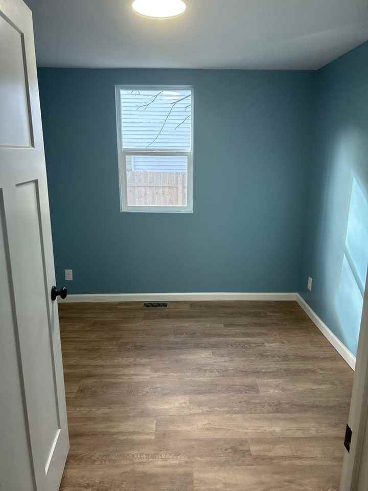 405 S Main St - Photo 4 of 11
