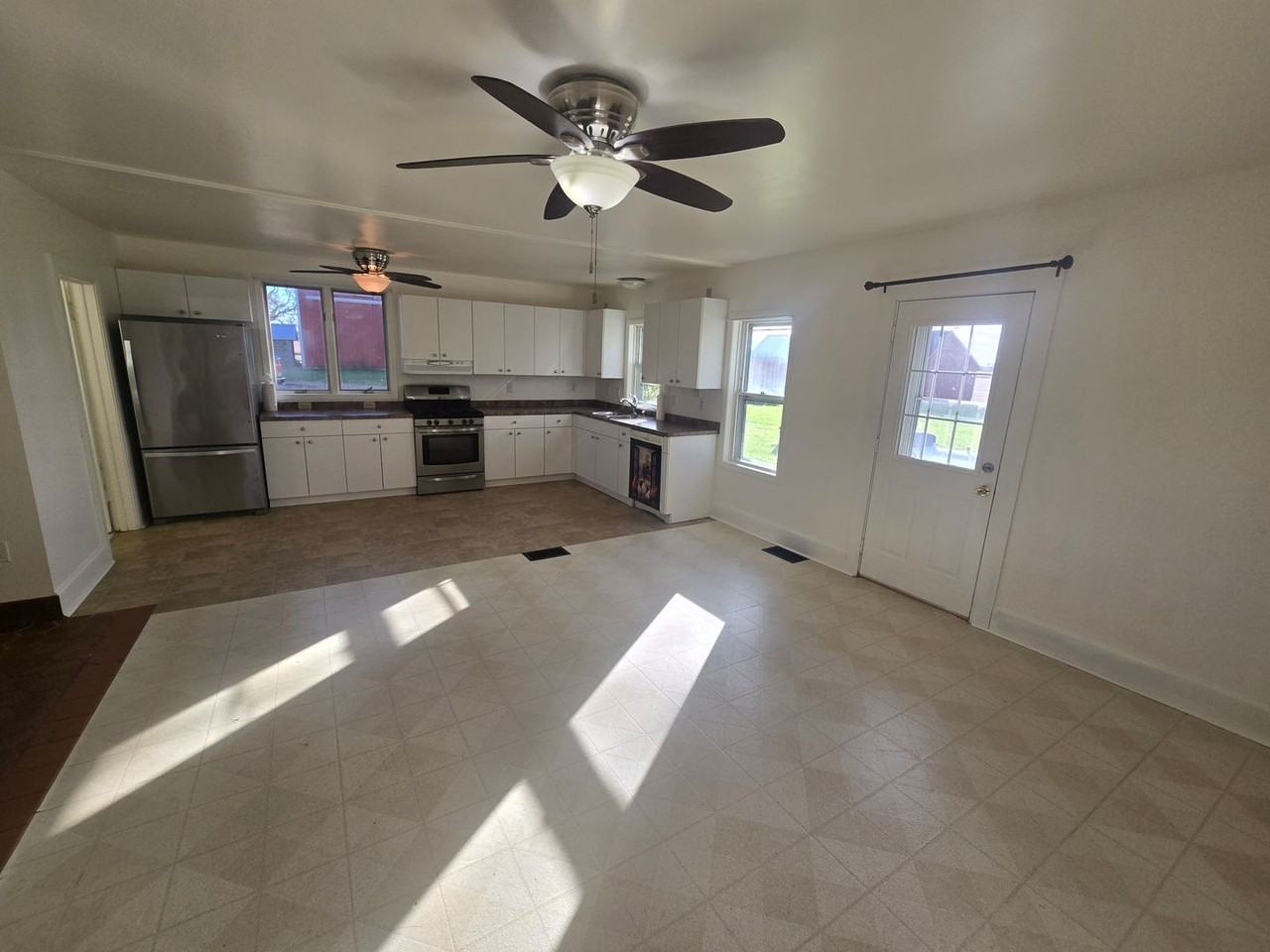 29205 7th St - Photo 4 of 11