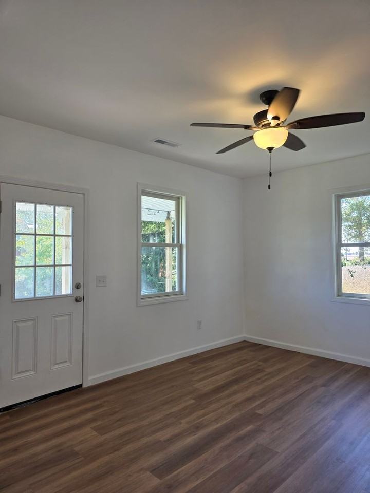 8100 Linwood Rd - Photo 3 of 33
