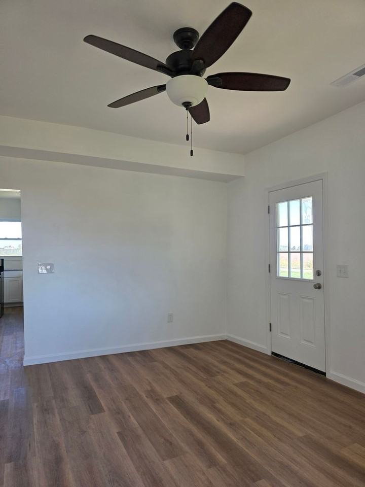 8100 Linwood Rd - Photo 4 of 33