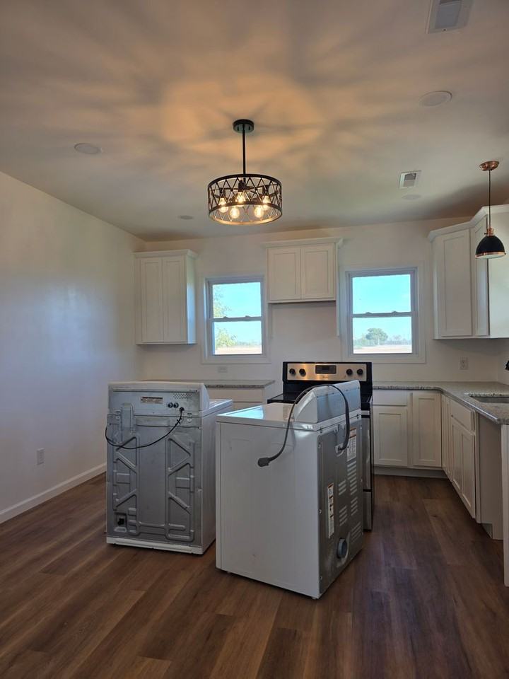 8100 Linwood Rd - Photo 5 of 33