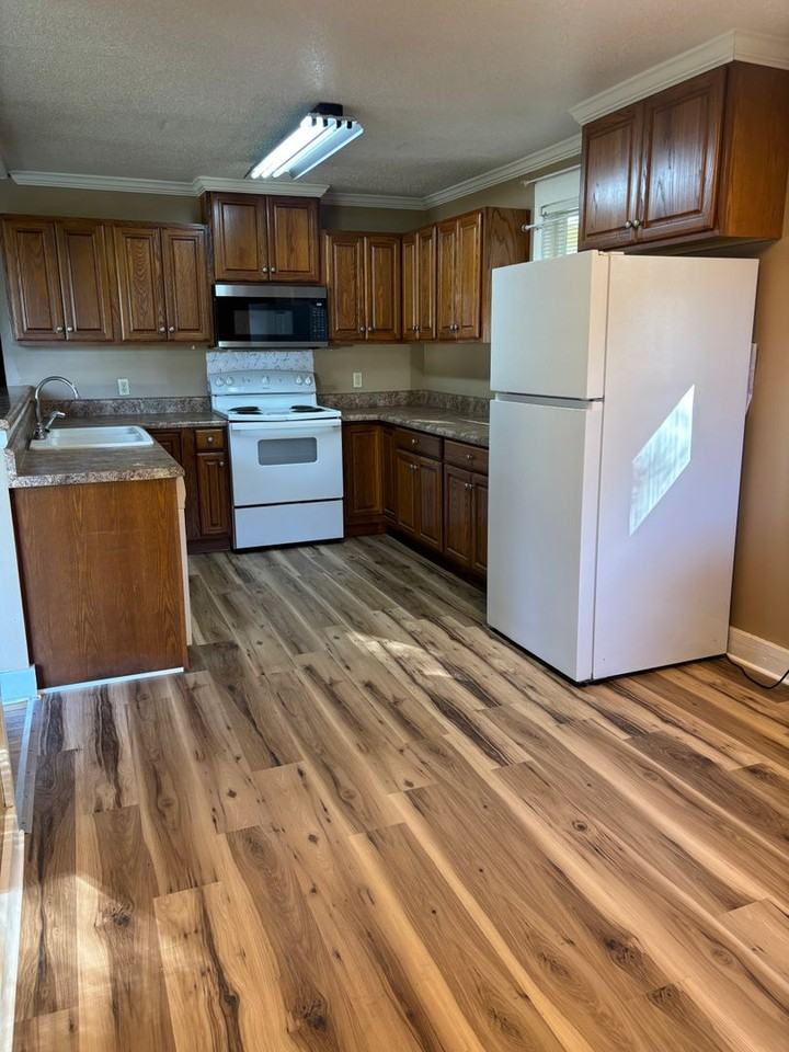 105 Dunn Cir - Photo 3 of 8