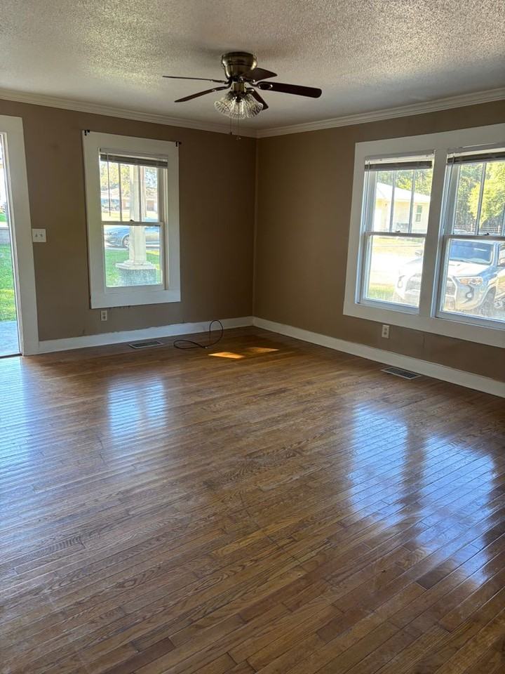 105 Dunn Cir - Photo 4 of 8