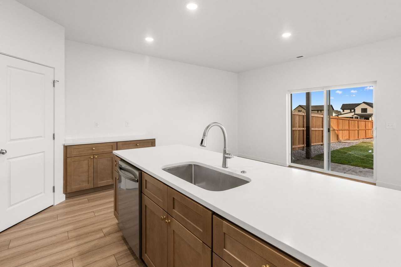 100 Cloudfield Cir - Photo 2 of 40