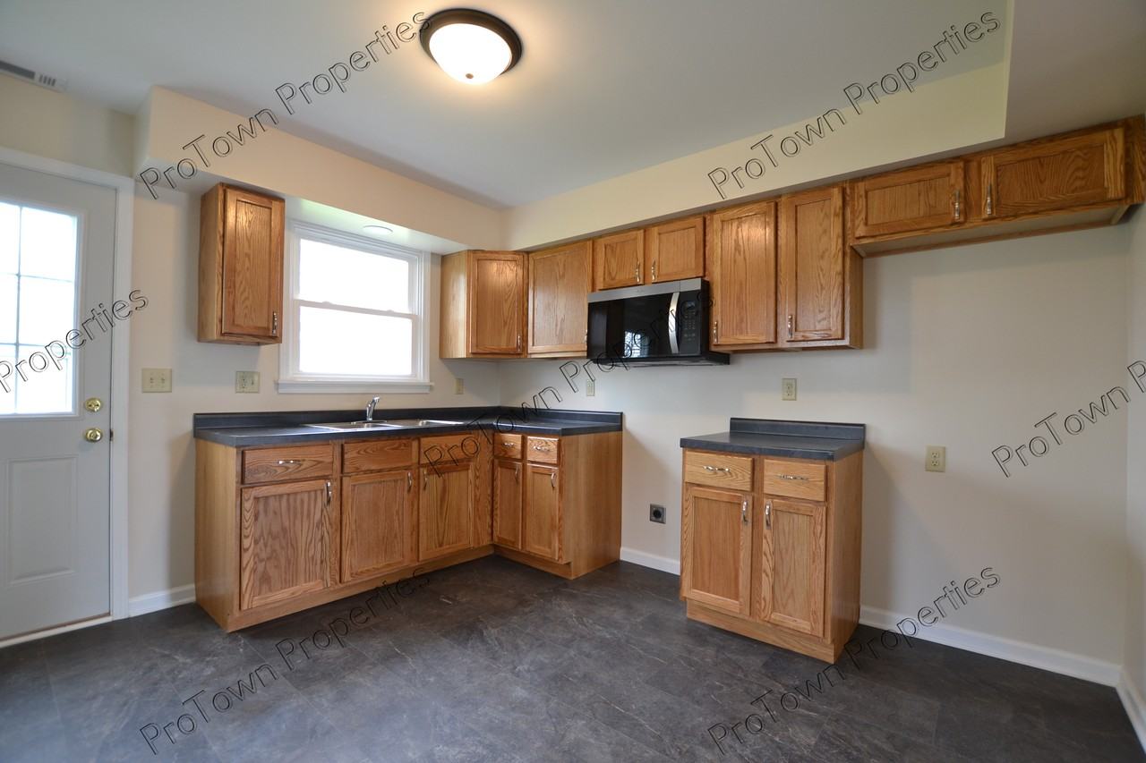 11 East Zarley Boulevard - Photo 3 of 8