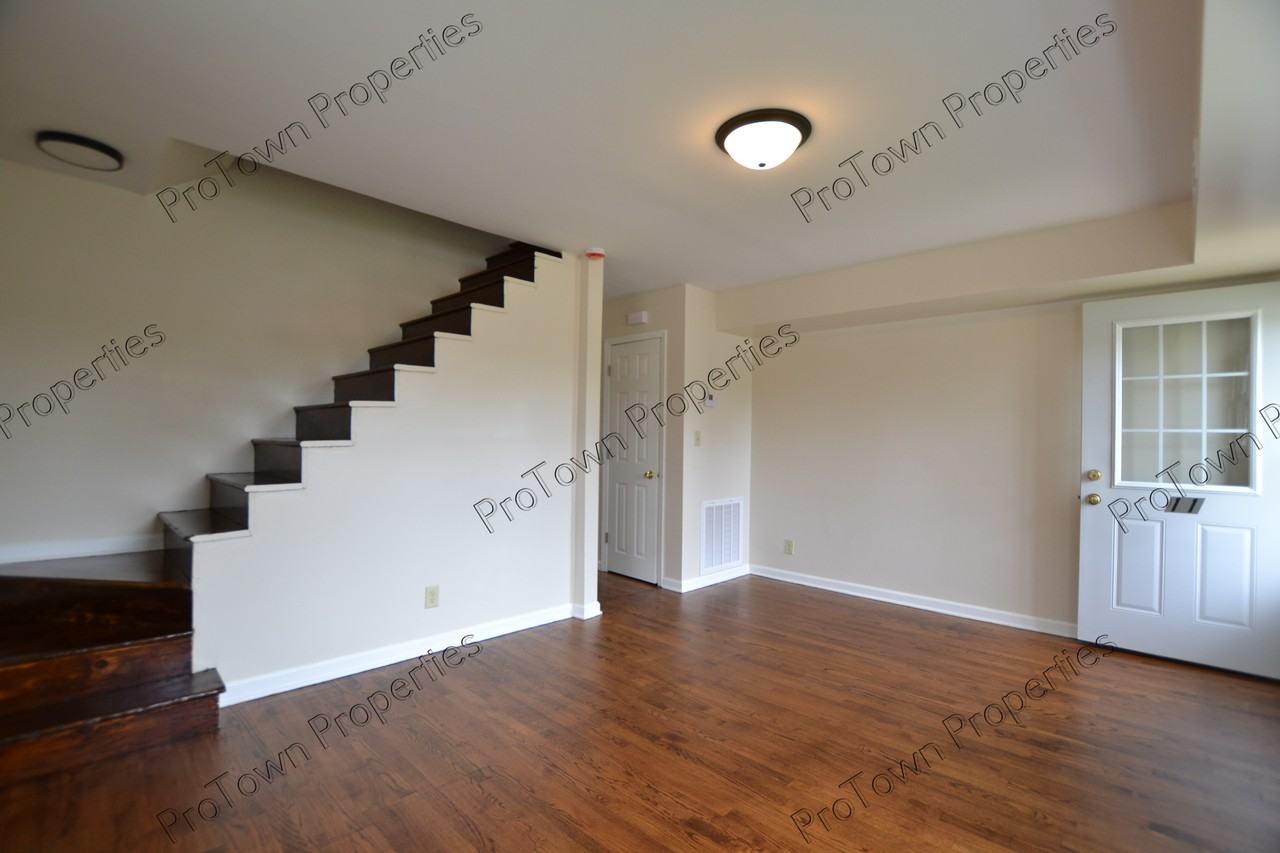 11 East Zarley Boulevard - Photo 2 of 8
