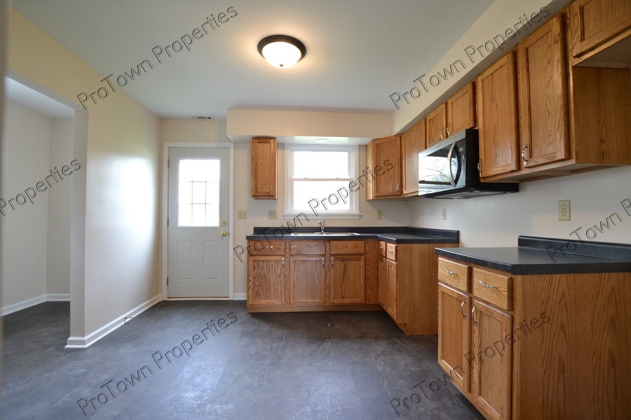11 East Zarley Boulevard - Photo 5 of 8