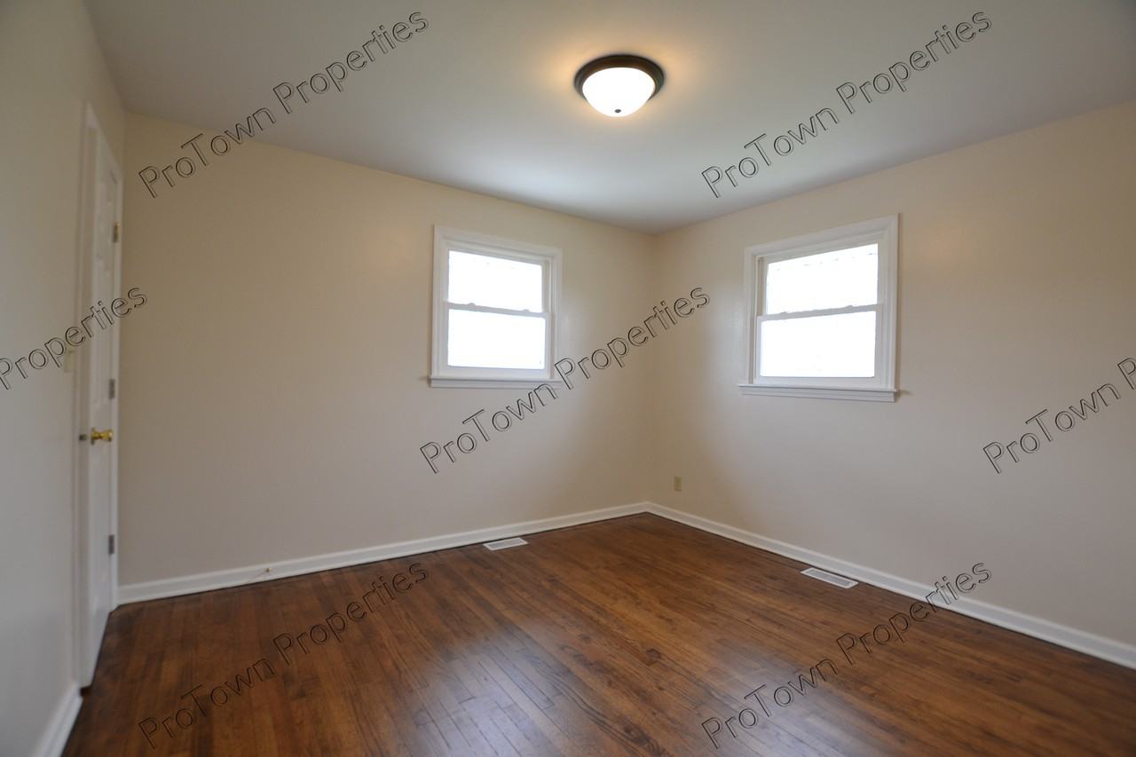 11 East Zarley Boulevard - Photo 7 of 8