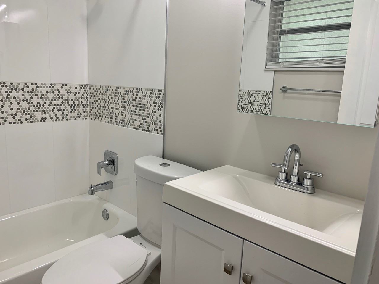 1921 NE 51ST STUnit 6 #6 - Photo 4 of 10