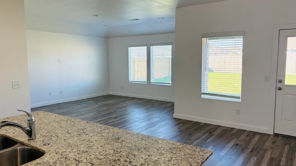 304 E Seville St - Photo 2 of 18