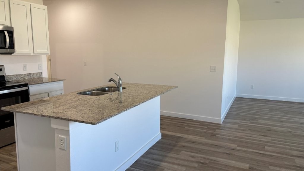 304 E Seville St - Photo 3 of 18
