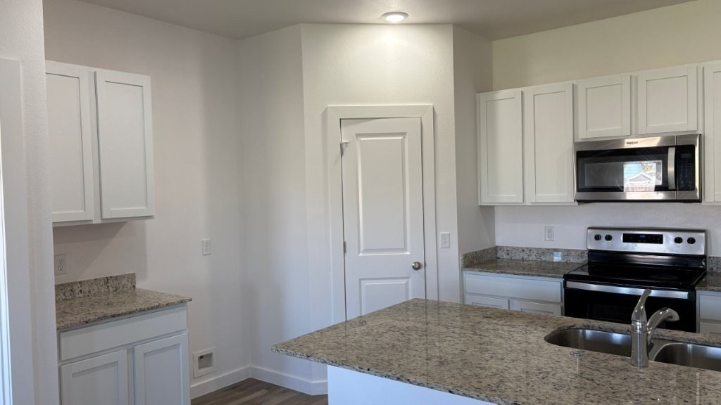 304 E Seville St - Photo 5 of 18