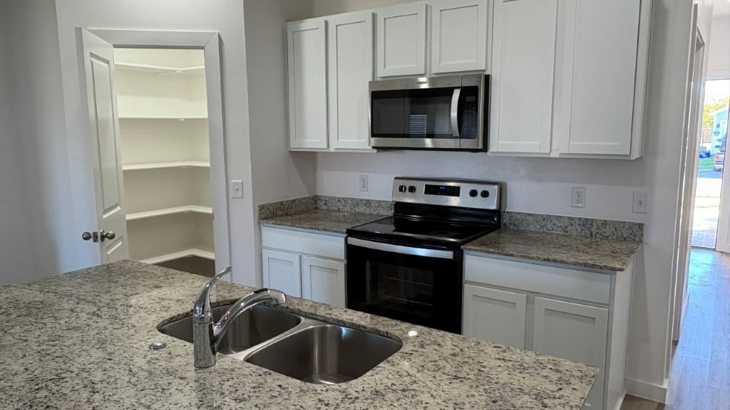 304 E Seville St - Photo 7 of 18