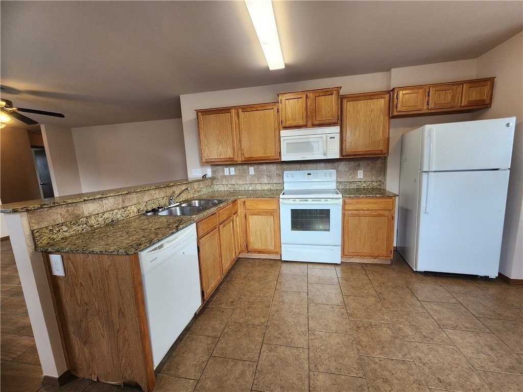 302 Foxglove St - Photo 7 of 31