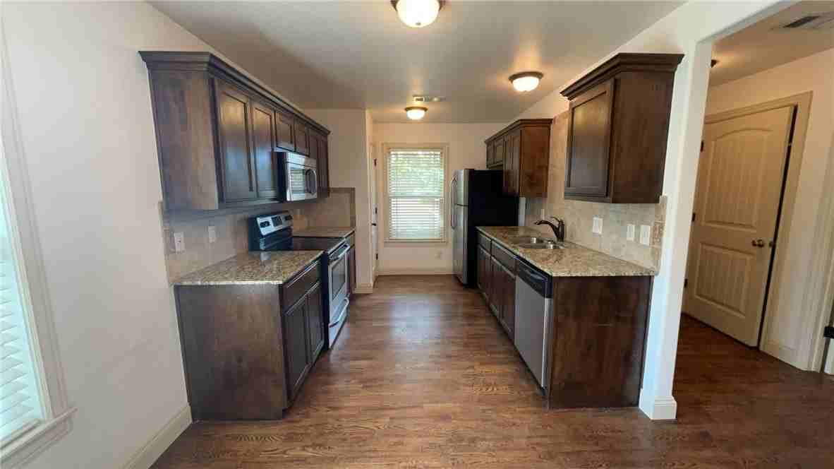 2401 S 11th Pl - Photo 7 of 15