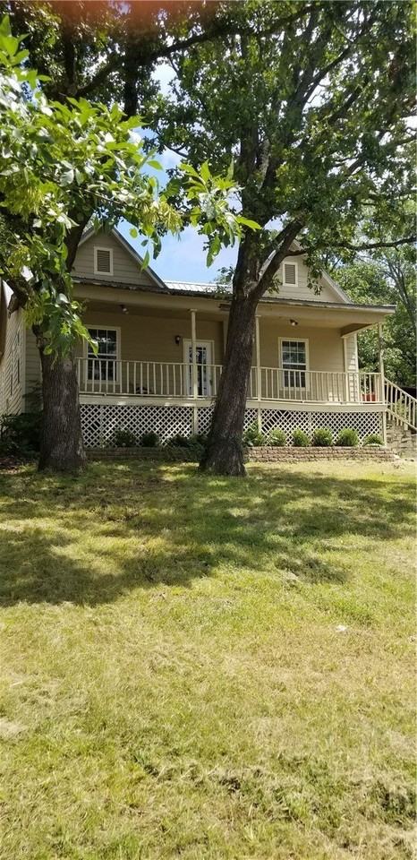 2846 S School Ave - Photo 2 of 16