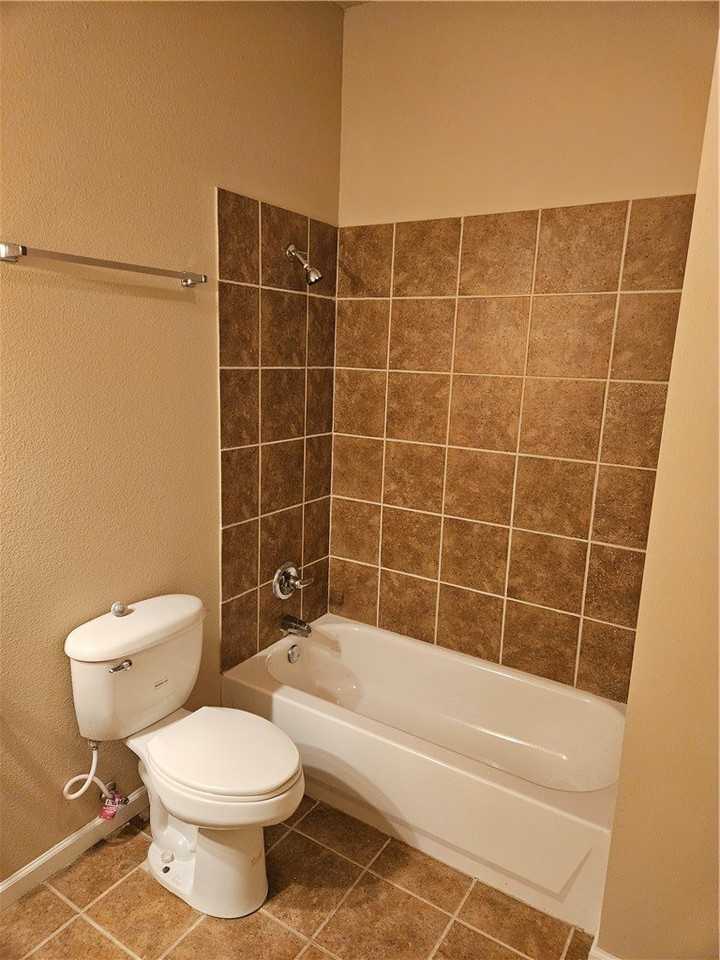 2846 S School Ave - Photo 7 of 16