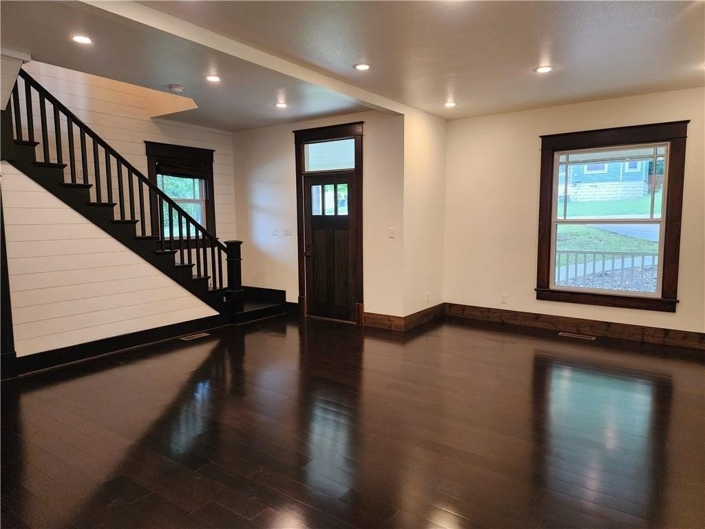 523 S Clifford St - Photo 5 of 20