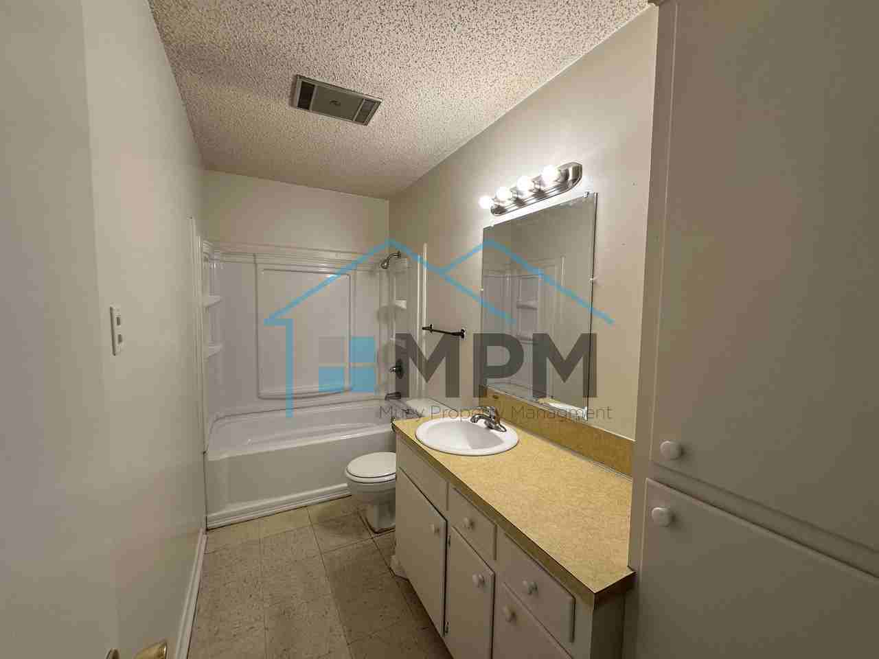 50 Colonial Dr #B - Photo 7 of 11