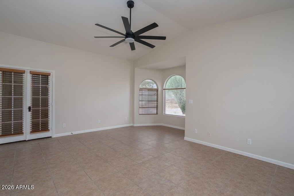 2914 N Hawes Rd - Photo 6 of 36