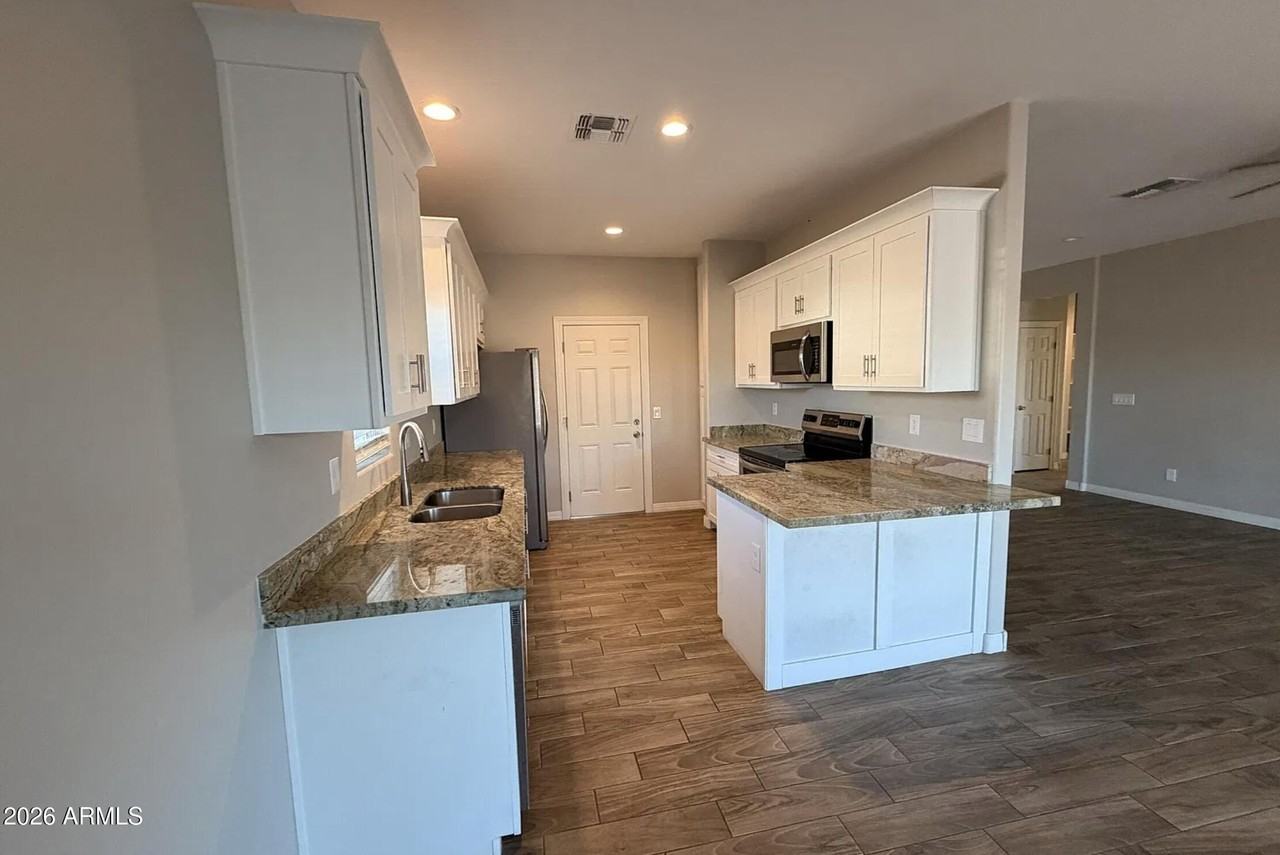 11176 W Cambria Cir - Photo 5 of 26