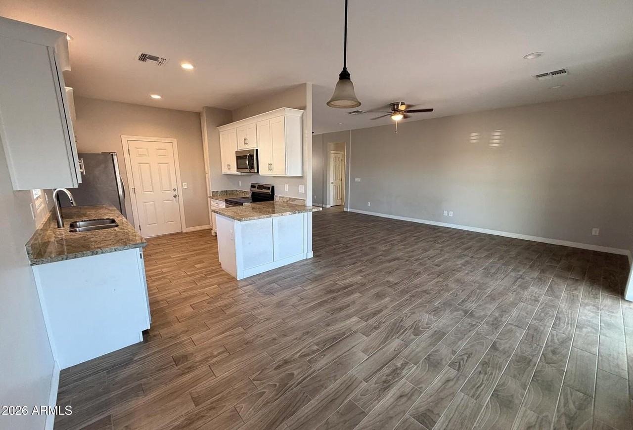 11176 W Cambria Cir - Photo 6 of 26