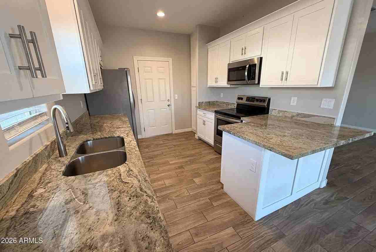 11176 W Cambria Cir - Photo 7 of 26