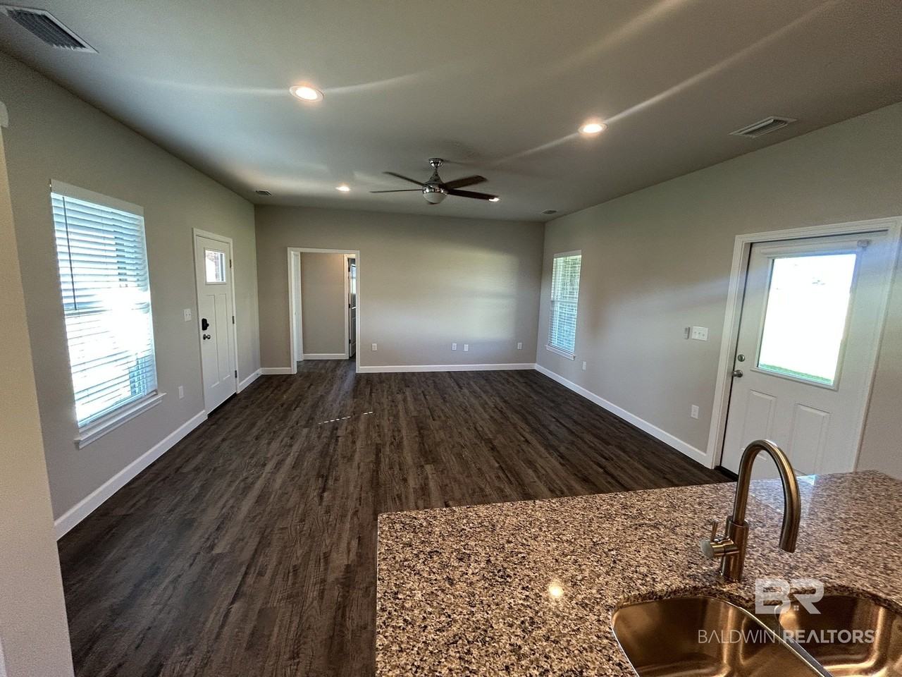 8808 Lockridge Rd - Photo 6 of 9