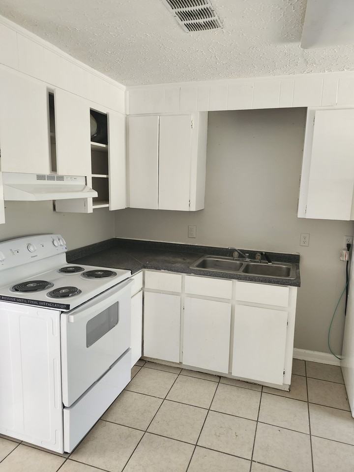 210 Cox Dr #1 - Photo 3 of 14