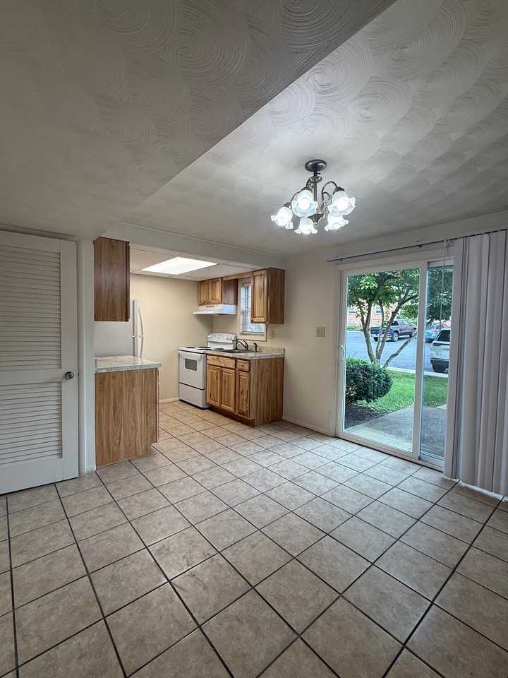 313 W Shady Ln Apt M #313M - Photo 6 of 7