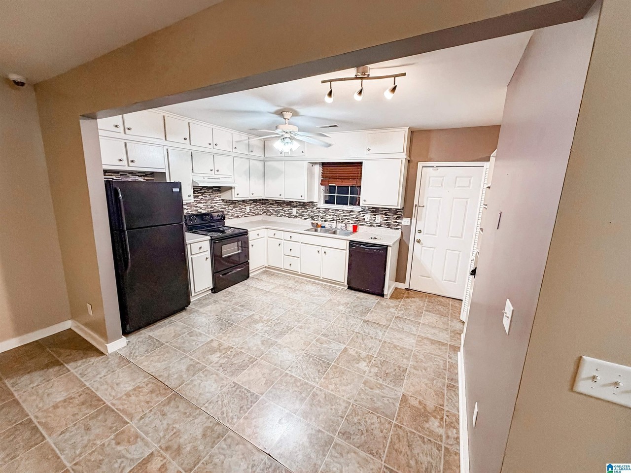 71 Merrilee Cir - Photo 3 of 14